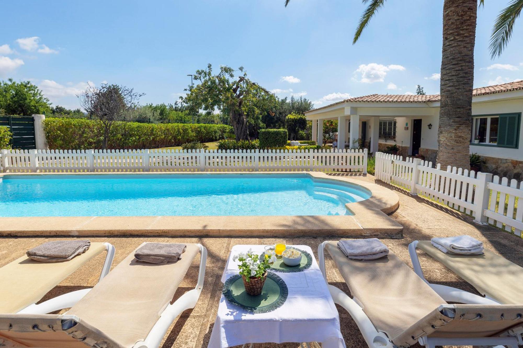 Ideal House For Two Families With Pool And Barbecue Plamanyola Kültér fotó
